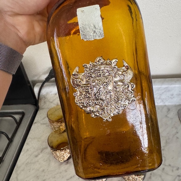 Vintage Amber Glass Bar Set | Decanter & 6 Glasses | Royal Crest Design - Picture 6 of 8